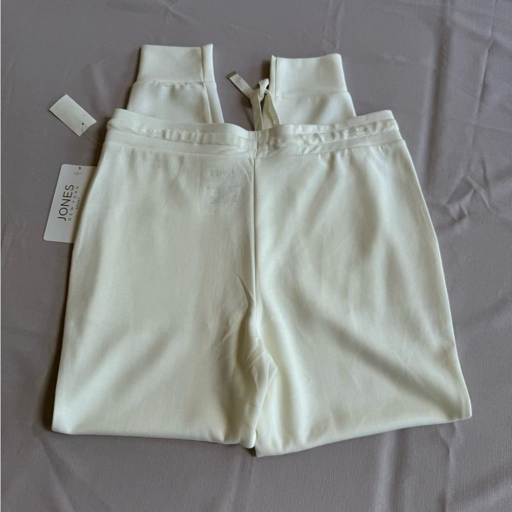 JONES New York Sports pants. Women designer pants. Size MEDIUM Msrp $68 - Picture 8 of 10